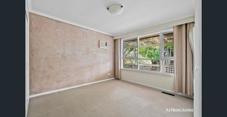 VERSATILE FIVE BEDROOM IN PRIME CROYDON LOCATION - Photo 3