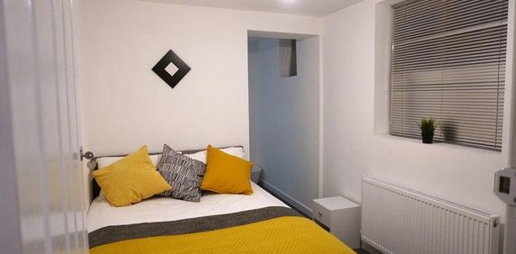 5 bedroom house of multiple occupation to rent - Photo 2