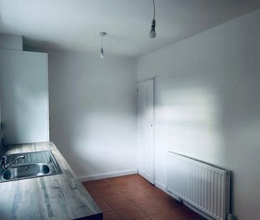 2 bedroom end of terrace house to rent - Photo 5