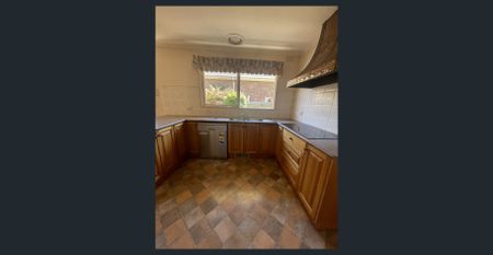 Comfortable Living in Hallam's Heart - Photo 3