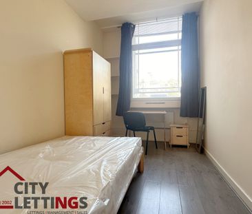 4 Bedroom Apartment - Photo 2