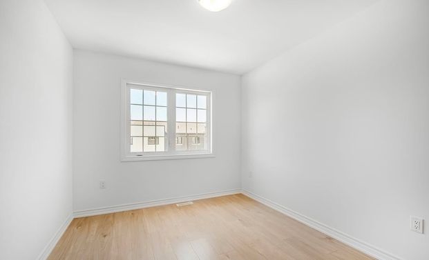 For Lease - 20 Silo Mews, Barrie, Ontario - Photo 1