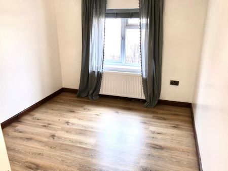 3 bedroom flat to rent - Photo 3