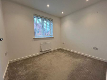 3 bedroom semi-detached house to rent - Photo 3