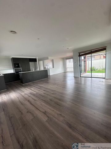 Anyone like soccer or athletics? - Photo 3