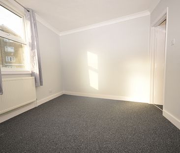 2 bedroom ground maisonette to rent - Photo 3