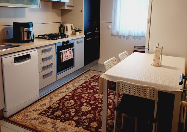 T2 for rent, next to the Glicínias Shopping Center, Aveiro.