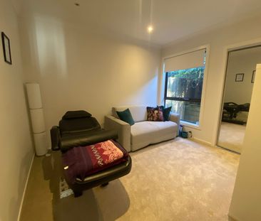 Townhouse with it's own driveway !! - Photo 2