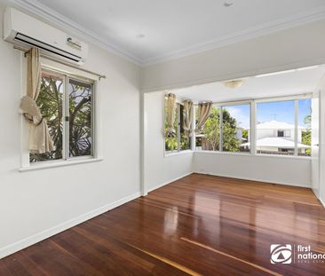 CHARMING FAMILY HOME IN BEAUTIFUL WYNNUM - Photo 4