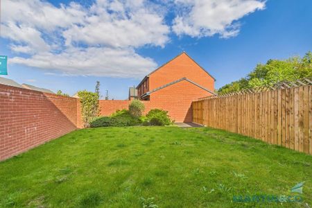 3 bedroom semi-detached house to rent - Photo 5