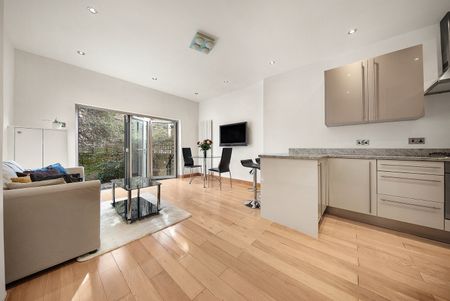 1 Bed Flat, Moore Park Road, SW6 - Photo 3