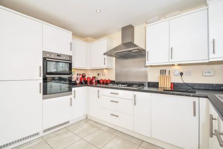 3 bedroom semi-detached house to rent - Photo 3