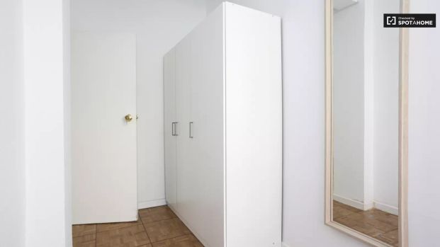 Cozy room with single bed for rent in Guindalera - Foto 1