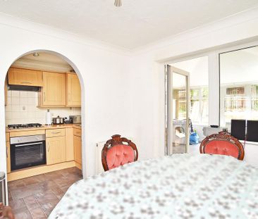 4 bedroom semi-detached house to rent - Photo 2