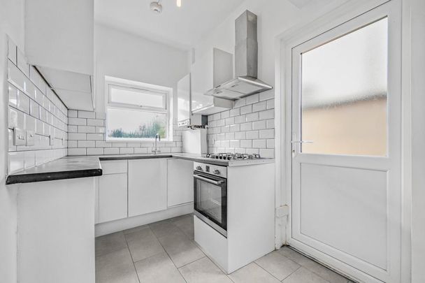 3 bedroom semi-detached house to rent - Photo 1