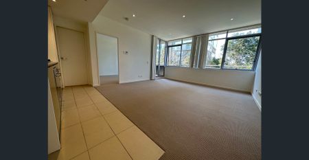 Near new apartment next to Macquarie Metro and Westfield!! - Photo 2