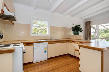 Experience immaculate living in this beautifully presented home, just minutes from the beach in Frankston South. - Photo 2