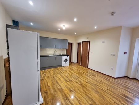 2 Bed Flat, Chudleigh Crescent, IG3 - Photo 4
