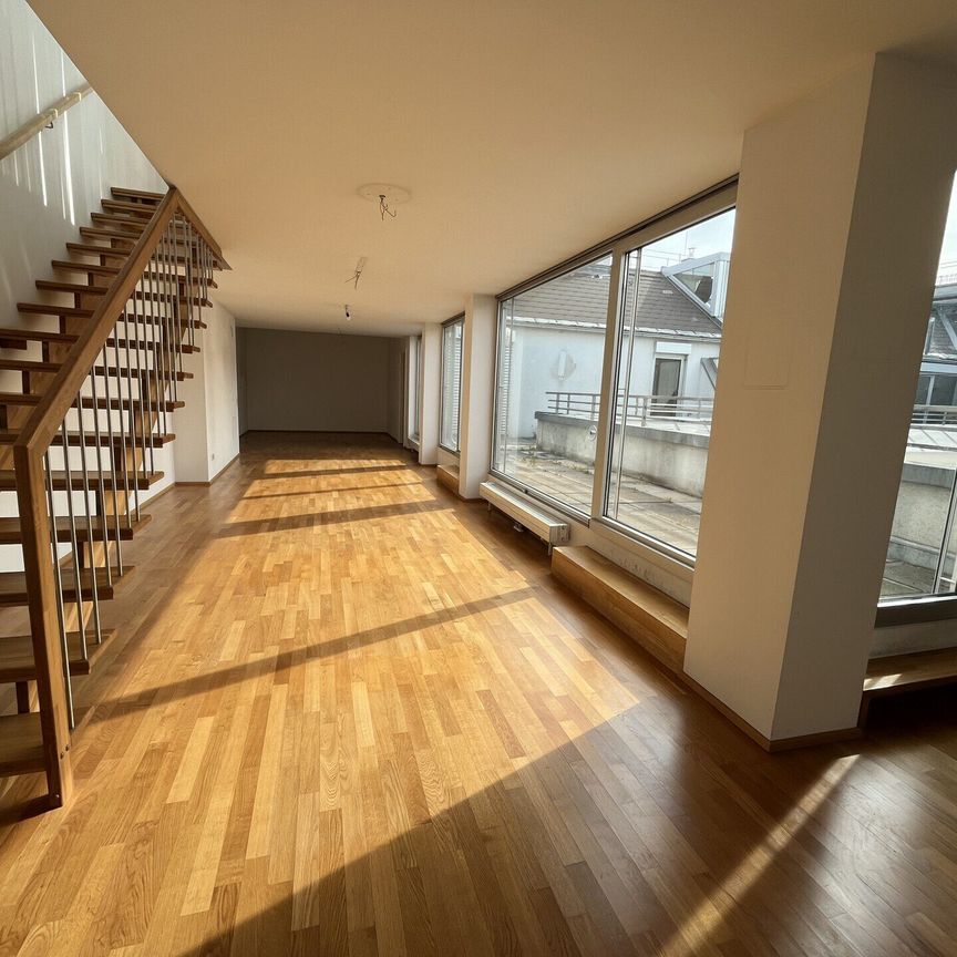 PALAIS HARDEGG: Großzügige 3-Zimmer-Dachgeschoßwohnung mit zwei Terrassen direkt an der Freyung - zu mieten in 1010 Wien - Photo 1