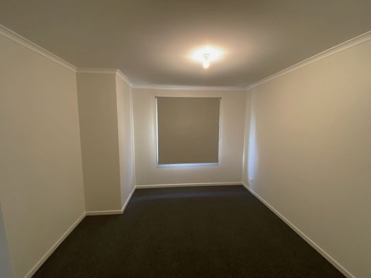 4 Bedroom Property in Davoren Park - Photo 1