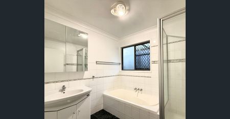 Fresh, Modern & Conveniently Located - Photo 2