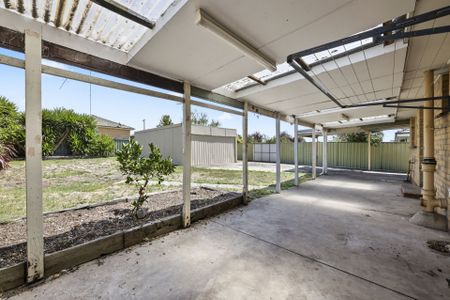 31 Eton St, Wendouree VIC 3355 - Photo 4