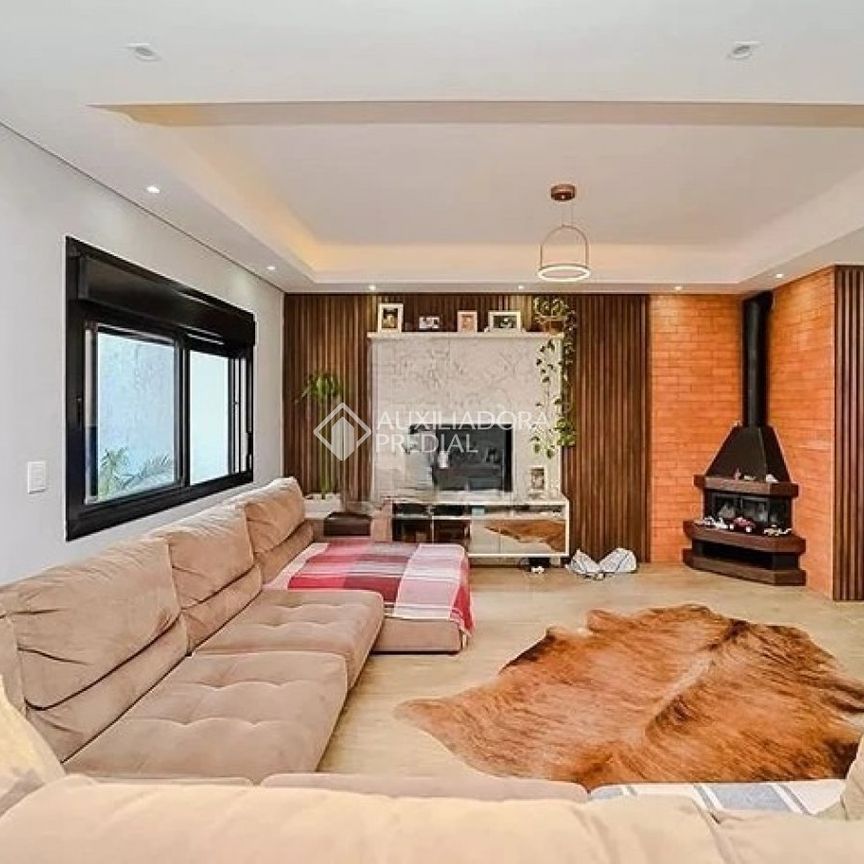 Casa com 2 quartos e 185m² para alugar em Sarandi, Porto Alegre. - Foto 1