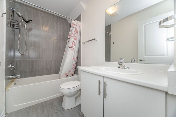 For Lease - 5 Ridgeside Lane, Hamilton, Ontario - Photo 1