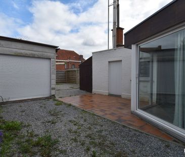 Ruime gezinswoning met tuin, garage en 3 slaapkamers te Gullegem - Photo 1