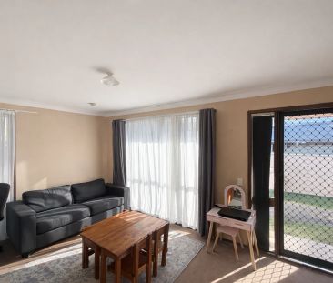 3 Bedroom Home in Perfect Location! - Photo 2