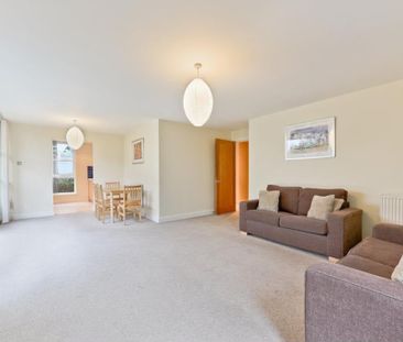 2 Bed Flat, Barrier Point Road, E16 - Photo 1