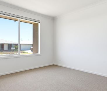 HOME FOR RENT IN THRONHILL PARK - Photo 6