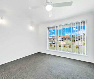 Stunning three bedroom coastal home in Fingal Bay - Photo 6