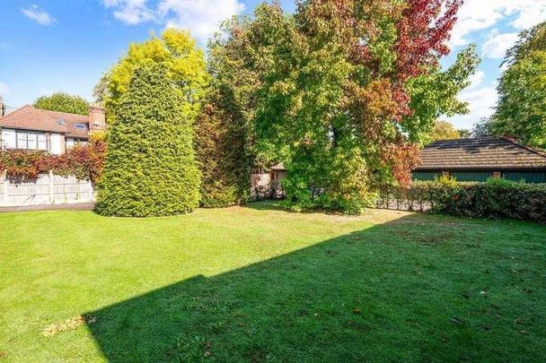 Lovelace Gardens, Stirling Court, KT6 - Photo 1