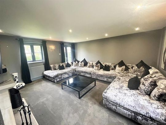 4 bedroom barn conversion to rent - Photo 1