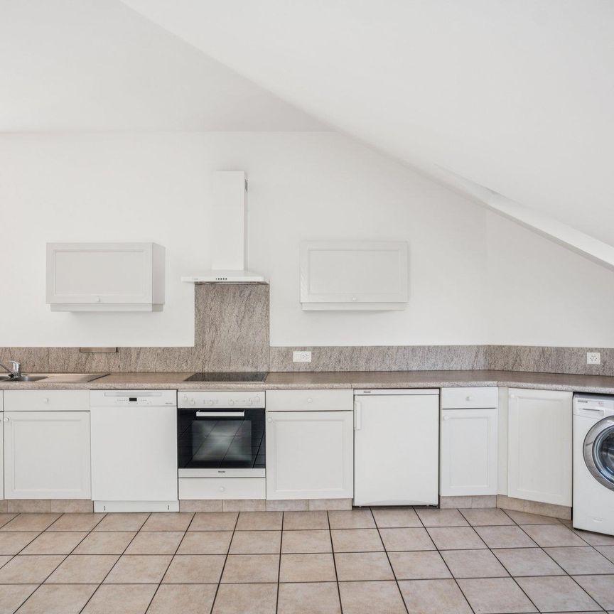 Lumineux appartement de 3 pièces mansardé - Foto 1