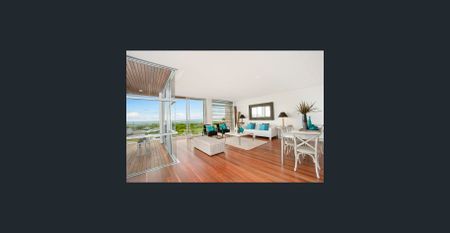 Expansive Designer Apartment Directly Opposite Narrabeen Beach - Photo 2