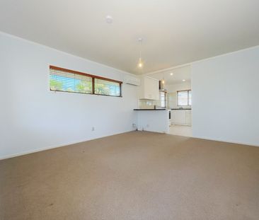 Sunny Two Bedroom Family Home in Peaceful Birkdale - Photo 2