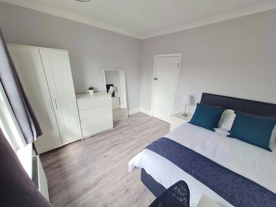 6 Bed Semi-Detached House, Wilton Avenue, SO15 - Photo 1