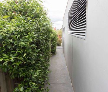 Homely Two Bedroom Apartment - Photo 2