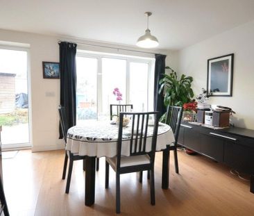 3 bedroom end of terrace house to rent - Photo 2