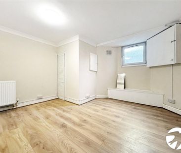 4 bedroom end of terrace house to rent - Photo 4