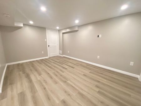 $1,699 / 2 br / 1 ba / 695 sqft 2BR Duplex in Hamilton - Photo 3