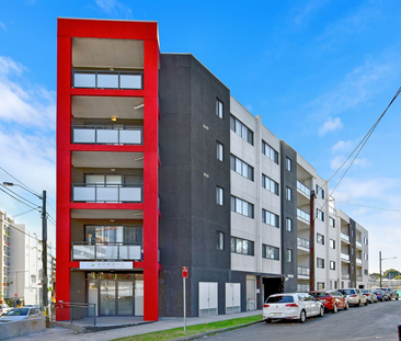 Spacious Sun Filled, Easy To Maintain Two Bedroom Unit - Photo 5