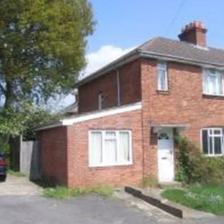 5 Bed Semi-Detached House, Woodcote Road, SO17 - Photo 4