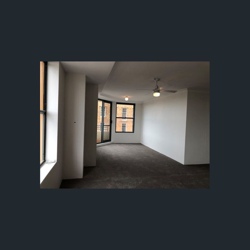 6th floor, north-east corner apartment with harbour-view and parking for two vehicles. - Photo 1