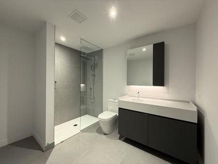 Superbe 3 ½ neuf, 1 chambre, semi-meublé, avec stationnement et rangement inclus. - Photo 2