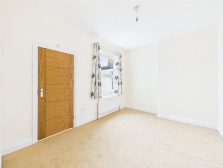 St Leonards Road, East Sheen, Richmond Upon Thames, SW14 - Photo 5