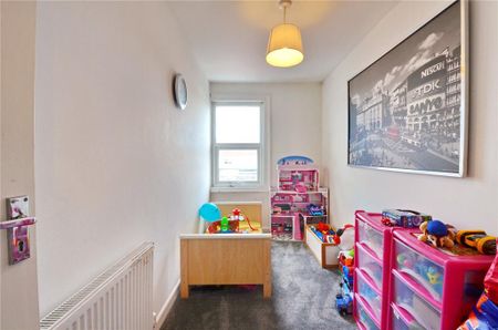 3 bedroom apartment to rent - Photo 4