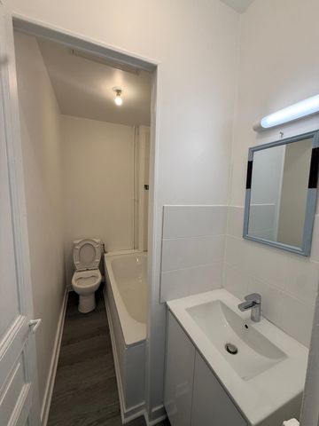 Location Appartement 3 pièces 61m² PARIS 18ème - Photo 4